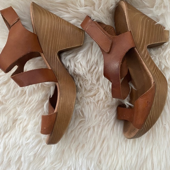 Camel brown wedges size 8.5 - Picture 3 of 3